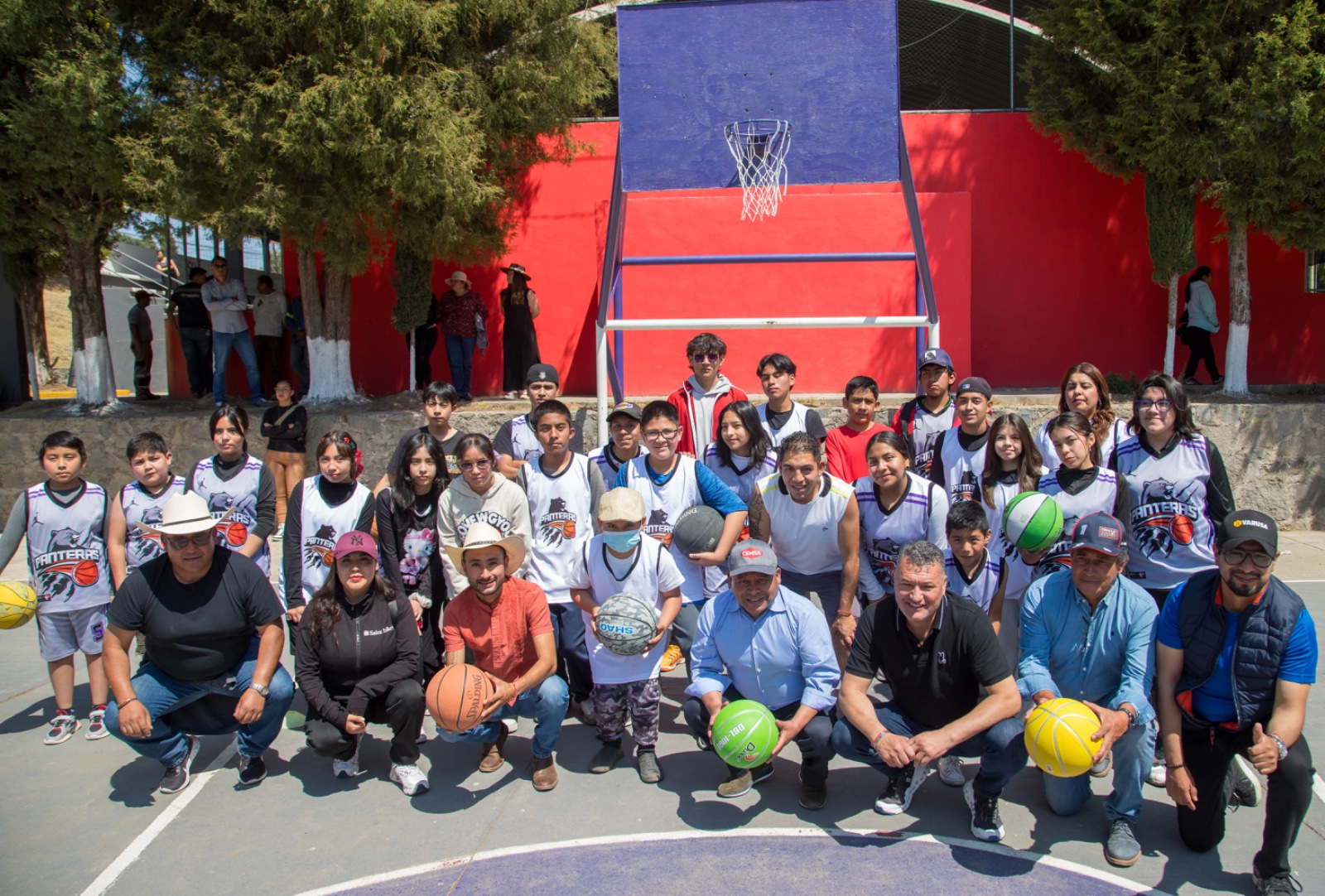 Gobierno de Apizaco realiza jornada integral de trabajo en San Luis Apizaquito